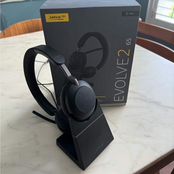 Jabra Evolve2 65 USB-C MS Stereo with Charging Stand - Picture 4 of 7